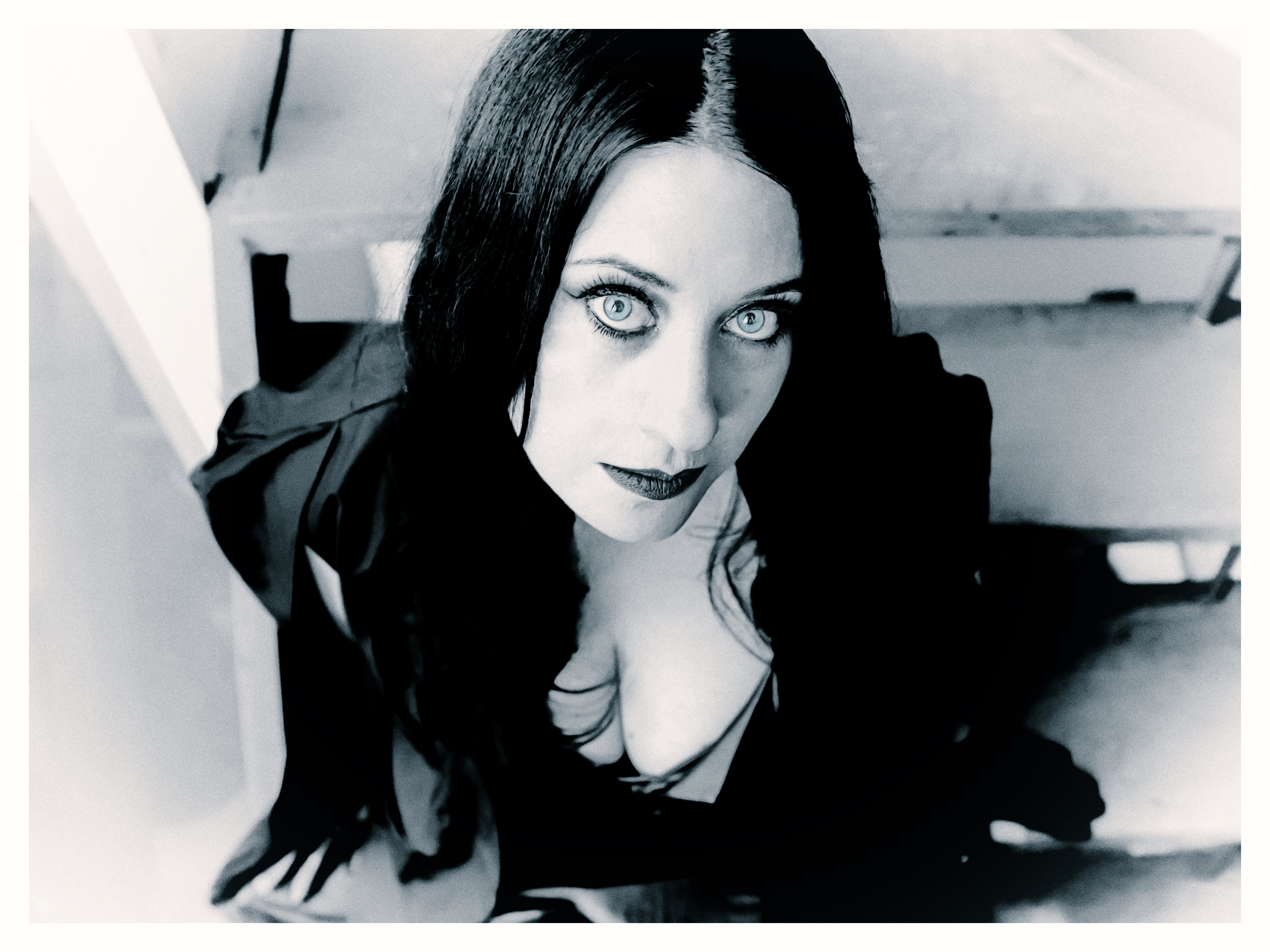 The Enchanting Justine Ó Gadhra-Sharp – Interview – Onyx Music Reviews